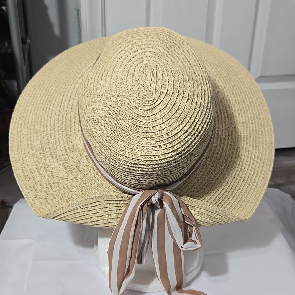 Large brim Paper Hat With Bow In Back - Picture 13 of 13